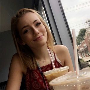 Hi, My name is Nicole and this is my store!